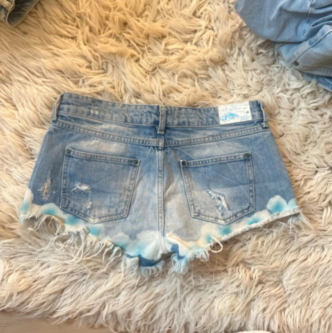 J17 Lågmidjade jeansshorts färgsplatter