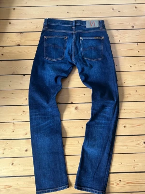 Nudie jeans Grim Tim  - Snygga Nudie Grim Tim jeans i storlek 29/32. Mycket bra skick. Skriv vid eventuella funderingar😁  Fraktar inom 1-2 dagar