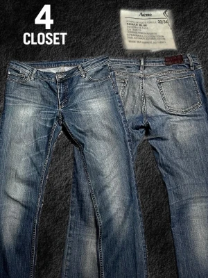 Blå Acne Jeans 32/34 - Feta blå jeans ifrån Acne Studios med en unik och riktigt snygg wash! Skick - Mycket bra✅ Storlek - W32 L34✅ Kontakta mig för frågor och eventuella prisförslag, priset går att diskutera!