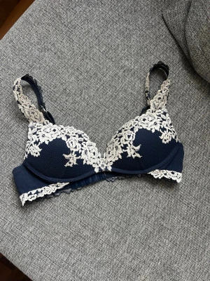 Intimissimi bh  - Storlek 70B, inte använt den så mycket så mycket bra skick! 