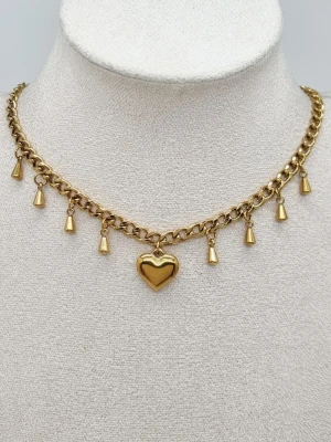 Handgjort halsband med hjärta  - Material-rostfritt stål.  Kedjetjocklek-5mm 