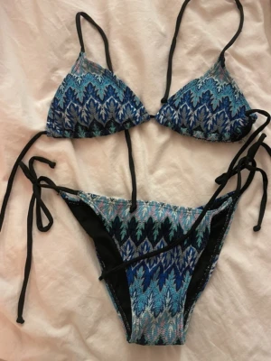 Söker!! Zigzag bikini - Sökerrr!! Bikini från Design by si i storlek S! 💗Hör jättegärna av dig om du har någon! 
