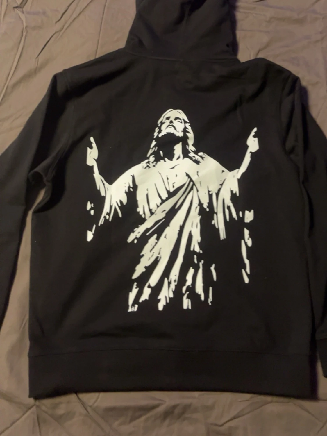 Svart hoodie med stor Jesus-tryck(ThruChrist) - 1