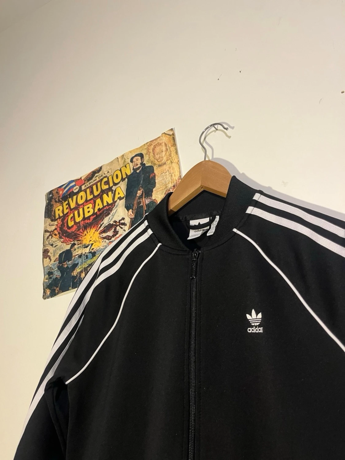 Svart Adidas ziptröja med vita ränder - 2