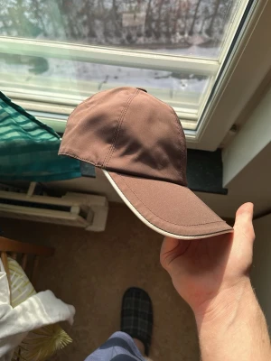 Keps VERO AMORE LP  - Tvär schysst sprillans ny keps från Vero Amore ser ut som LP åh är riktigt fräsch. Helt ny med lapp nypris runt 800kr