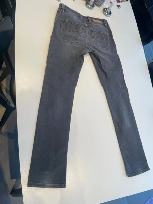 Tramarossa jeans - Tramarossa jeans herr| pris: 799kr| storlek: W30 L30| skick: 9,8/10| hör av dig vid minsta lilla fundering eller fråga| 