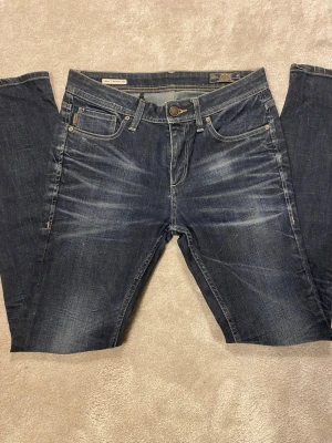 Jack n Jones jeans 👖  - 2. Säljer dessa feta Jack n Jones jeansen med sjuk tvätt. Modellen är Ben Skinny fit, men jeansen sitter mer Slim än skinny. Storleken är W31 L34 men de passar mer som W31 L32-L33. Inga defekter, skriv för frågor! Obs priset ej hugget i sten 🪨 