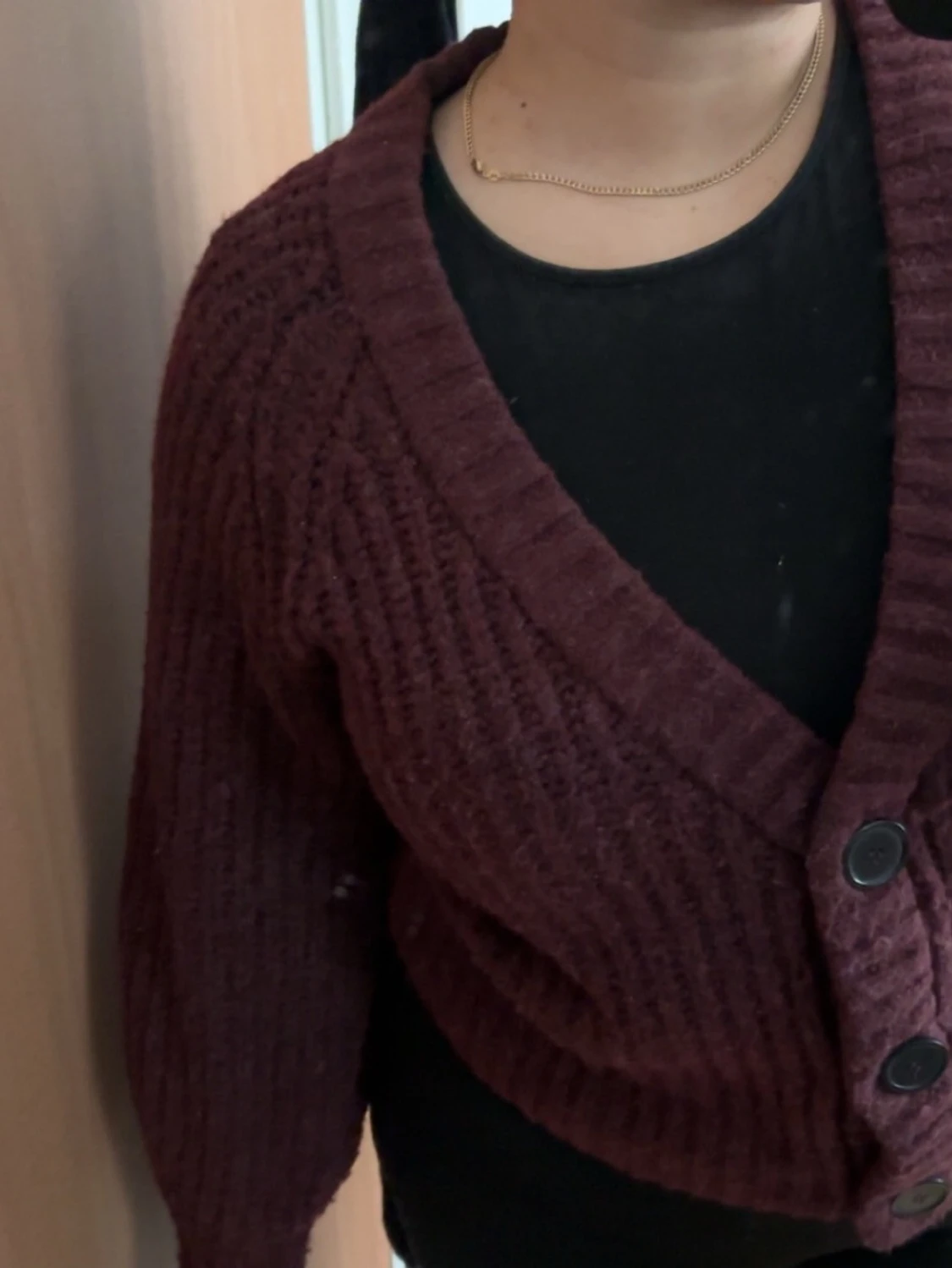 Vinröd chunky kofta med stora knappar - 1