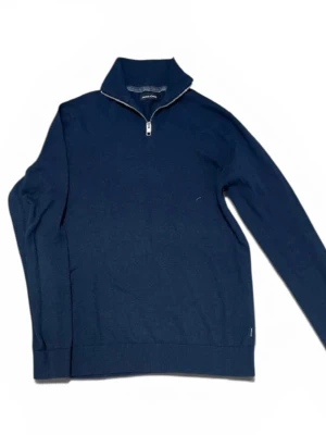 Jack &  jones half zip - Säljer ny dena half zip i fint skick endast använd 2 gånger Säljer du den inte passar mig skriv vid frågor eller prisförslag😊🤝🏻