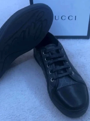 Gucci skor  - Nästan nya Gucci skor, liknar lanvin. Box följer inte med. 