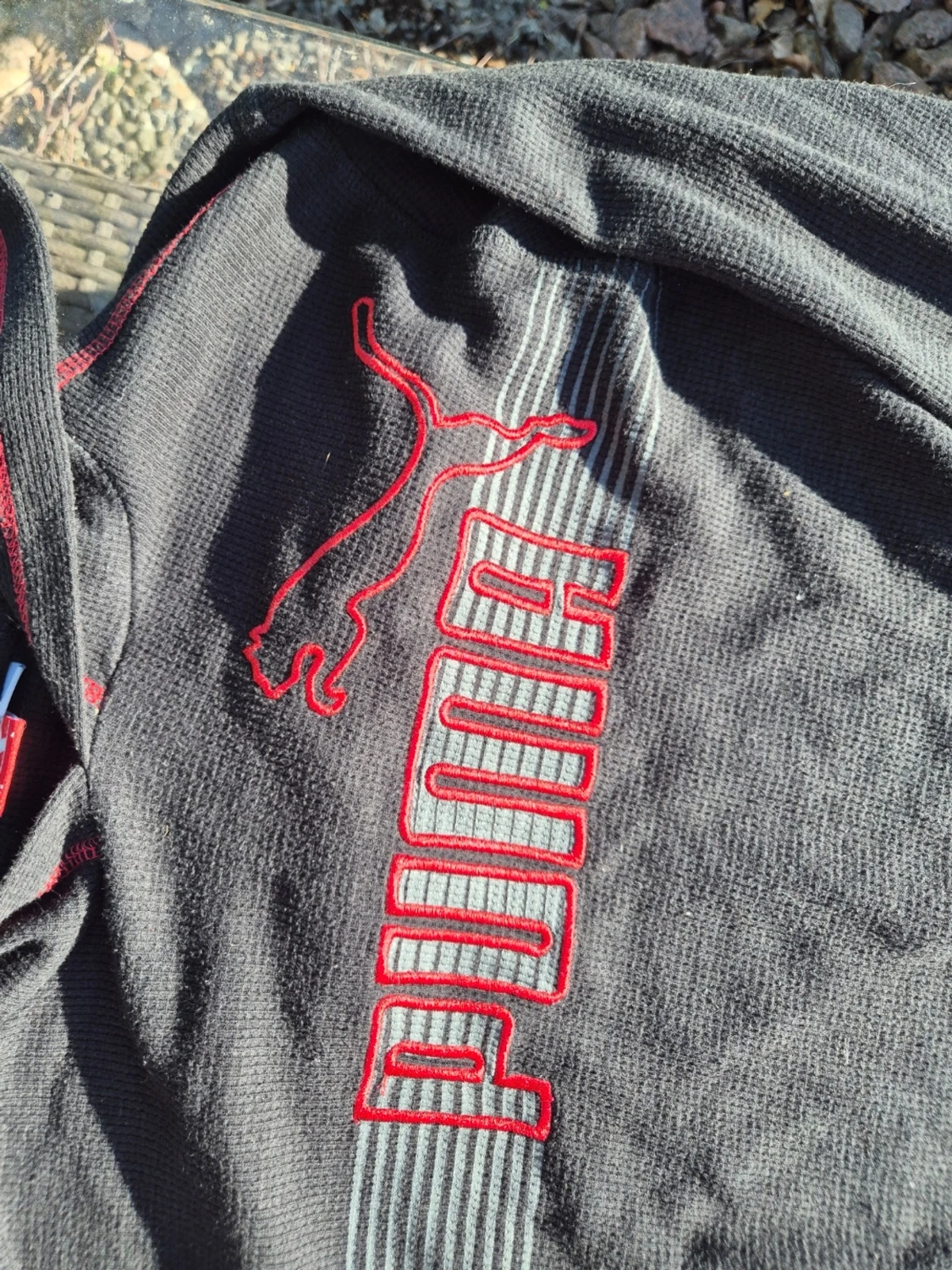 Vintage Svart hoodie från Puma med röd logga - 1