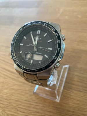 Casio Edifice Tough Solar 44mm Herrklocka - Säljer en snygg tuff herrklocka från japanska Casio i gott använt skick enligt bilder. Finns små repor och skavmärken som ej stör. Säljes otestad, originalarmband i rostfritt stål, datumvisare, mineralglas, japanskt urverk, vattentät till 100m, kronograf, alarm osv. Behöver nytt batteri. Modell: EFA-134SB-1A1VEF.  Nypris: 1850 SEK Begagnat värde: 1500 SEK Mitt pris: 789 SEK  Skickas snabbt och spårbart. Skriv vid frågor och se gärna mina andra annonser!   More Information: Model EFA-134SB-1A1VEF