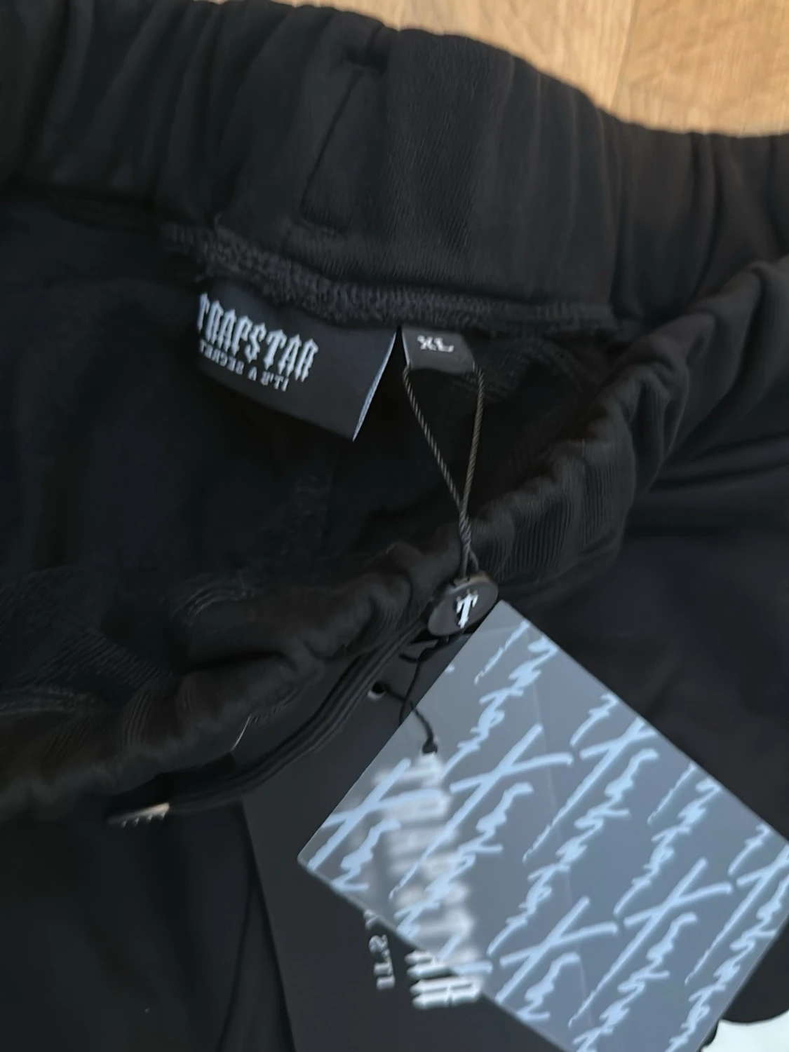 Svarta shorts från Trapstar med tryck - 2