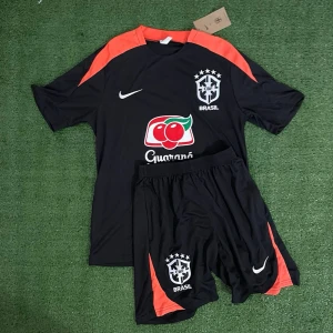 Brazil Tracksuit - Säljer denna riktigt snygga tracksuiten för endast 429kr. Skriv till om ni är intresserade eller har några funderingar!