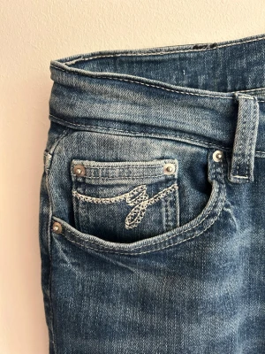 Lågmidjade jeans  - Så snygga lågmidjade jeans från Gina. Använda 1 gång.
