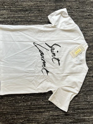 Saint Laurent T-shirt  - Aldrig använt, skicka gärna bud och frågor 