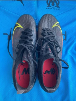 Nike Mercurial Vapor - Skick 8,5/10 (använt en gång eftersom dem var för små)