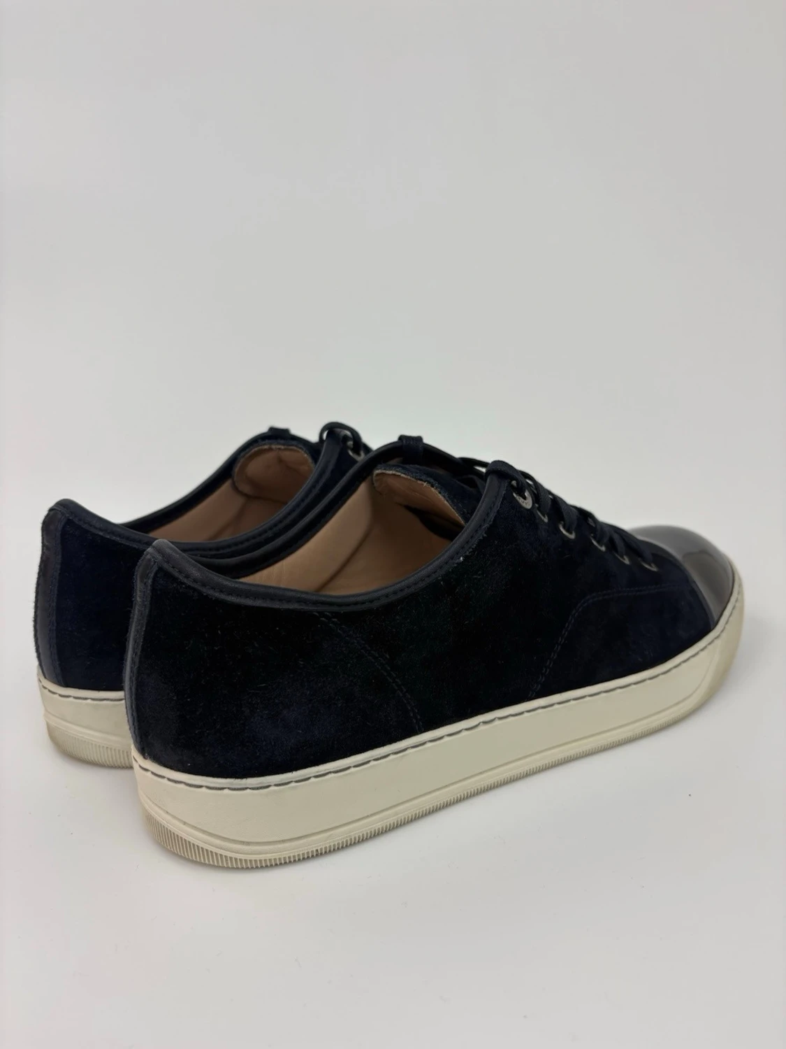 Mörkblå sneakers med lackad tå - 3
