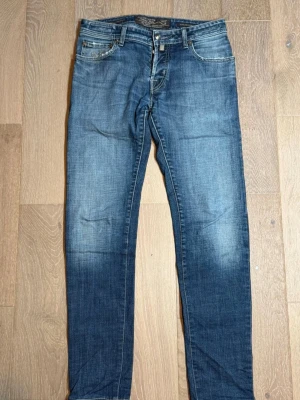 Jacob Cohën jeans - Säljer nu dessa feta Jacob Cohen jeans i mycket bra skick. Skriv vid frågor eller pris😊