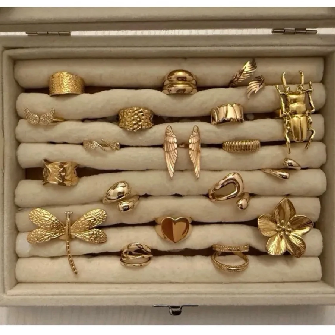 Alla som köper minst 2 ringar får en slumpmässigt ring på köpet 