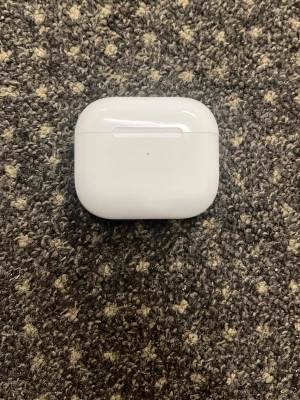 Air pods - Ett par air pods som har ljud och menyn hör avdig vid intresse/mer info priset är förhandlingsbart 