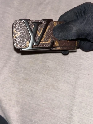 Belte  - Helt ny och är oanvänd med inga skador. Priset är 2079 men kan sänka om det verkligen behövs. Skickas samma dag vid köp med PostNord eller i Instabox. Finns två st och båda är samma 