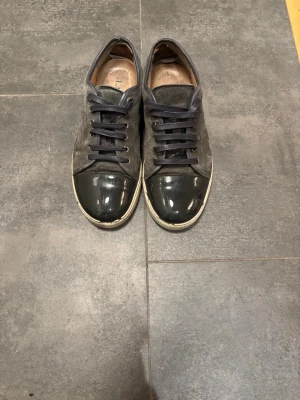 Lanvin - Säljer Lanvins som är hyfsat skick därav priset