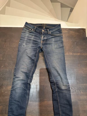 Nudie selvedge grim tim - Säljer dessa Nudie jeans. De är laggade där bak på insidan inget som märks på utsidan. De är uppsydda hos en skräddare och sitter som en 28x32. 