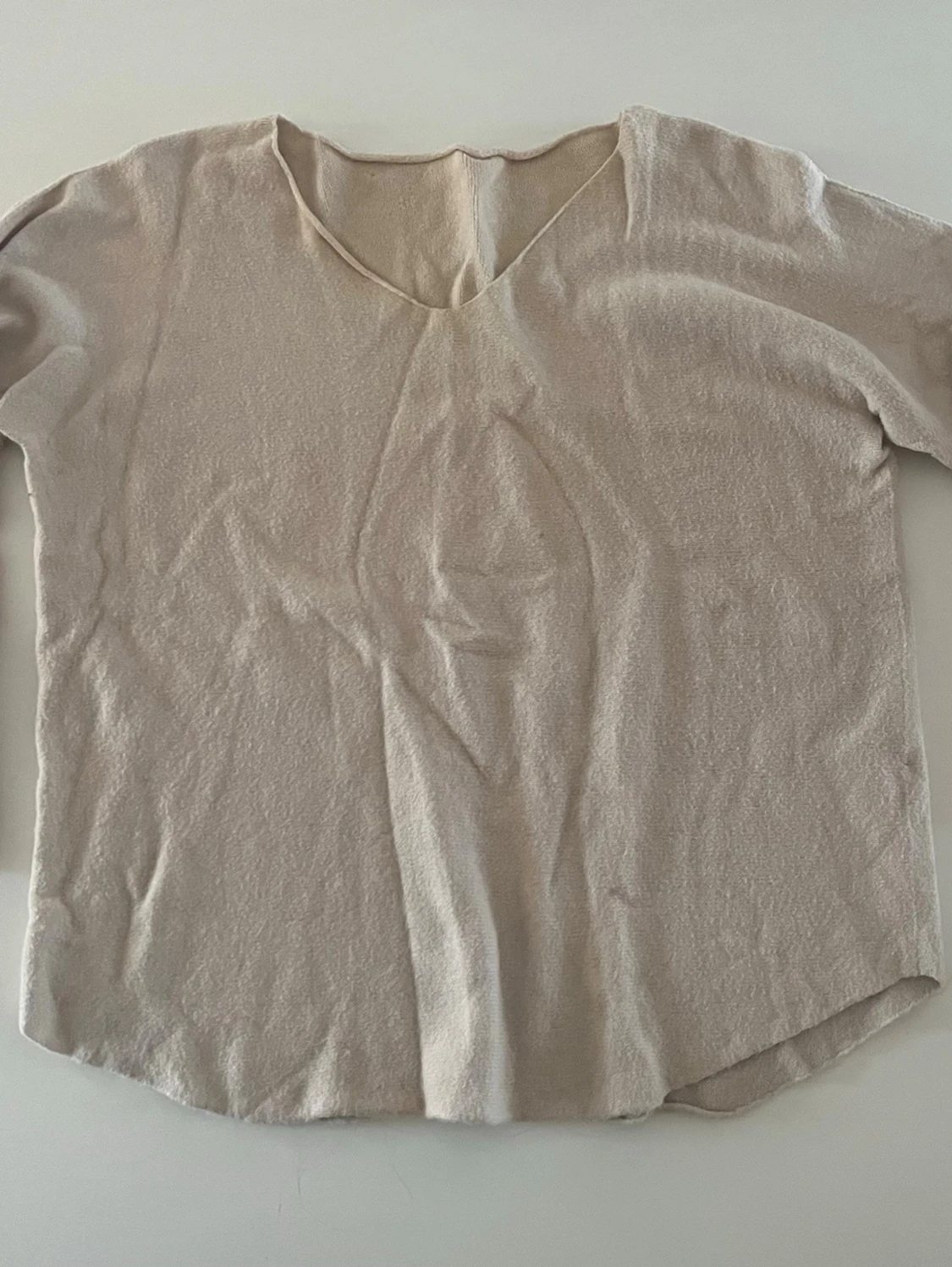 Beige loose topp med v-ringning