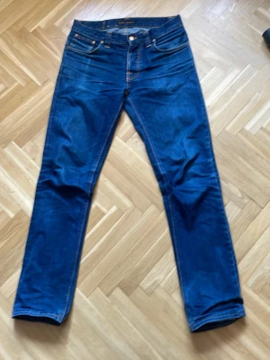 Nudie jeans - Säljer nu dessa feta Nudie jeans i modellen grim tim. De är använda men fortfarande snygga. Storleken är 28:30 