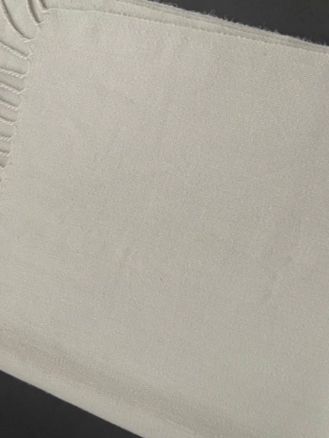 Beige mjuk halsduk med fransar - 1