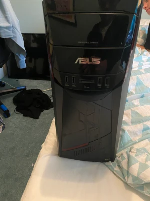 Dator - Hej nu säljer jag min dator för att jag använder den inte längre. Använd i ca 1,5 år. Funkar utmärkt för spel som fortnite csgo call of duty mincraft och mm. Men jag spelade mest fortnite och då låg jag va 10-30 ping och 100-240fps. pris kan diskuteras. 