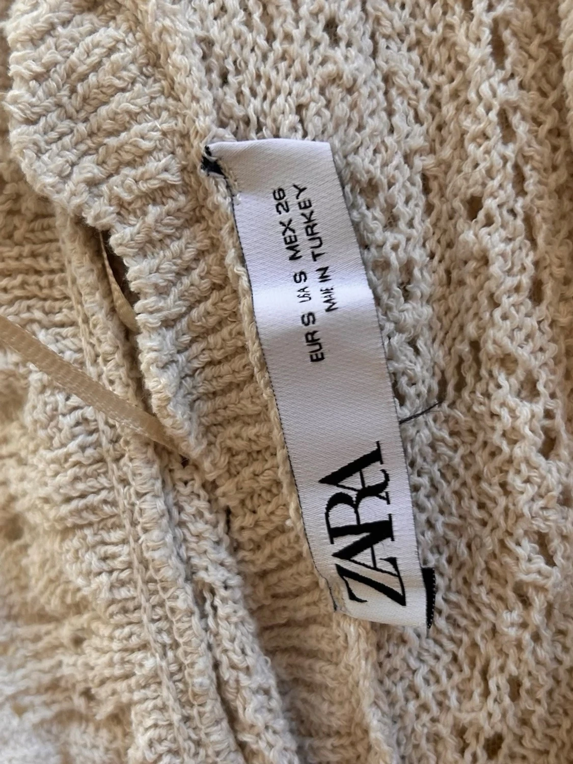 Beige stickad linnetopp med spets - 2