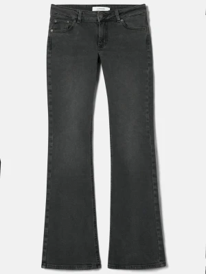 Grå lowwaist jeans - Grå lågmidjade bootcut jeans från Junkyard i storlek S, original pris 600 kr