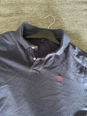 Ralph lauren pike (långärmad) - Sjukt fin piké från Ralph lauren|| Använd men otroligt bra skick|| Skick 7.5/10 || hör av er angående frågor osv!😄
