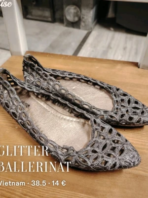 Glitter ballerina skor💖  - Ihanat💎 Hyvä, käytetty kunto👍🏻 Koko 38-38,5. Ostettu Vietnamista.