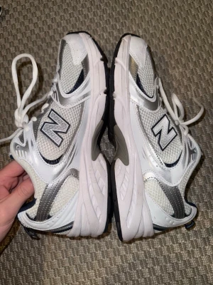  New Balance - New Balance New Balance 530 - Låga sneakers storlek 40,5 jätte fina använt få tal gånger max 4 gånger säljer då dom är för stora för mig! Ny pris 1450 