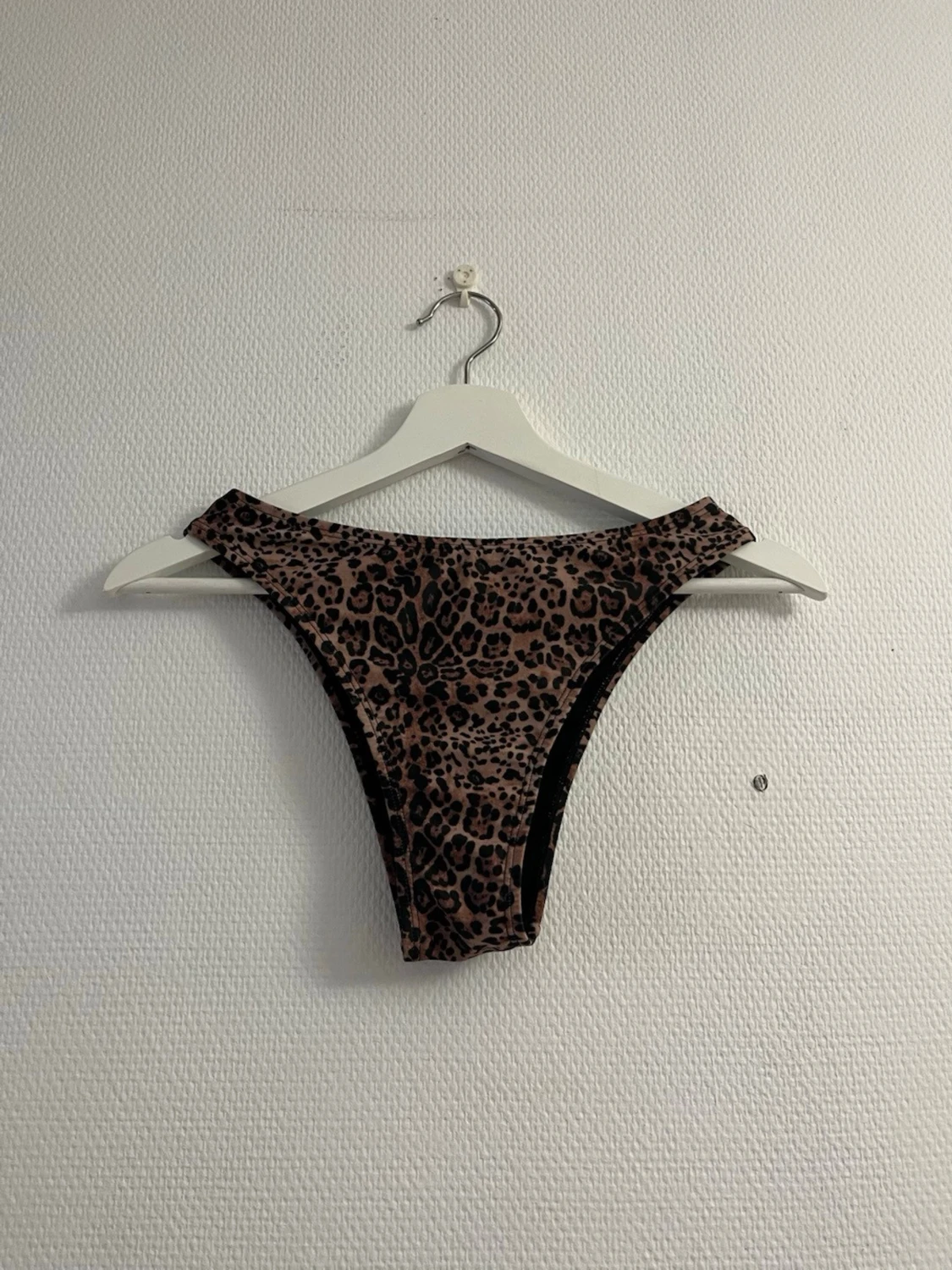 Leopardmönstrad bikiniunderdel