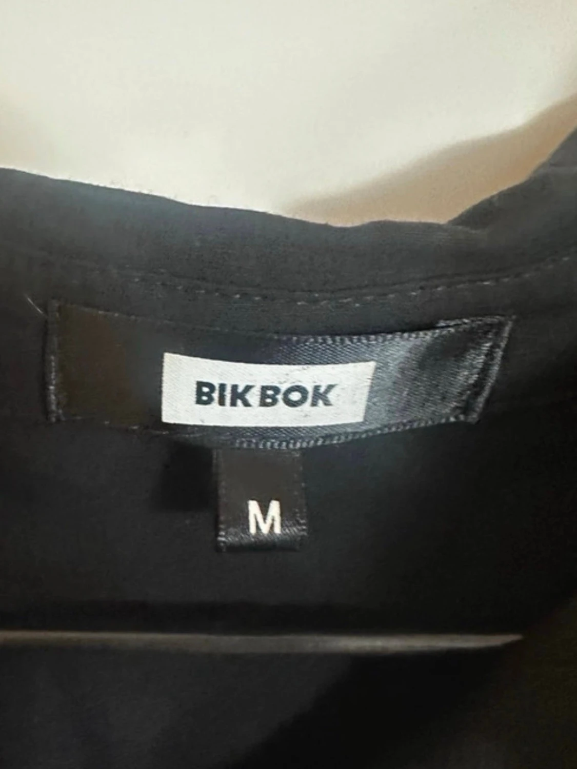 Svart ärmlös skjortklänning med knappar - 4