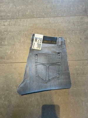 Tiger of Sweden jeans nya - Helt nya jeans ifrån tiger of Sweden med lapparna kvar på. Storlek w29 L30 i modellen pistolero. Kvitto kan visas privat