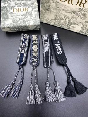 Blå armband - BARA DEN TILL VÄSTER ÄR KVAR! Fraktar inom 24 timmsr