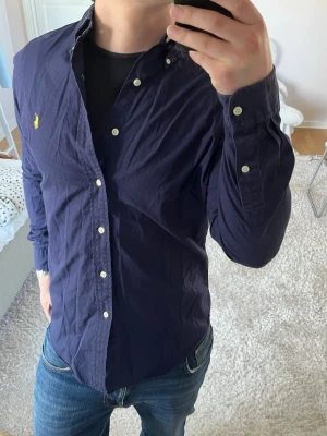 Ralph Lauren skjorta  - Ralph Lauren | Mycket bra skick | Size - M | Pris 449 | Hör av dig vid minsta fråga eller fundering📩