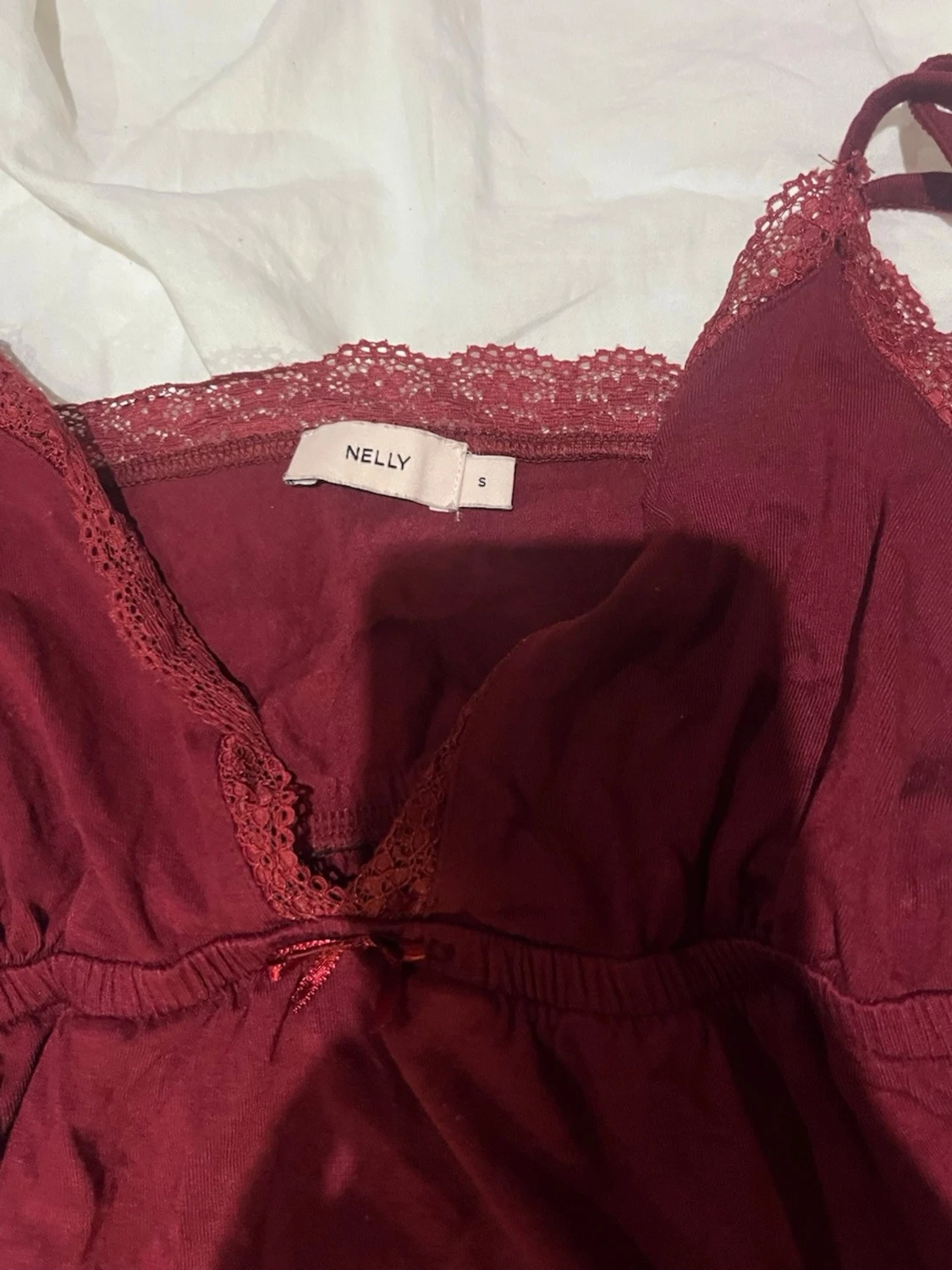 Vinrött baby doll topp med spets från Nelly - 1