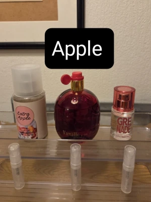 Parfym testers 2ml perfume split bundle scent body spray body mist  - Perfume testers set  1x 2ml Victoria Secret Pink Extra Apple  1x 2ml Jeanne Arthes Boum Vanille Sa  Pommes d'amour  1x 2ml Solinotes Grenade  Please check out my other listings for more testers  If you only want to buy a tester separately just let me know😊 