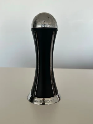 Winners trophy silver parfymflaska - Endast sprayad ett fåtal gånger