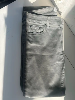 Jacob Cohën Jeans - Gråa Jacob Cohën Jeans som är riktigt fina i storleken 31, jeansen är knappt använda och ser ut som nya.