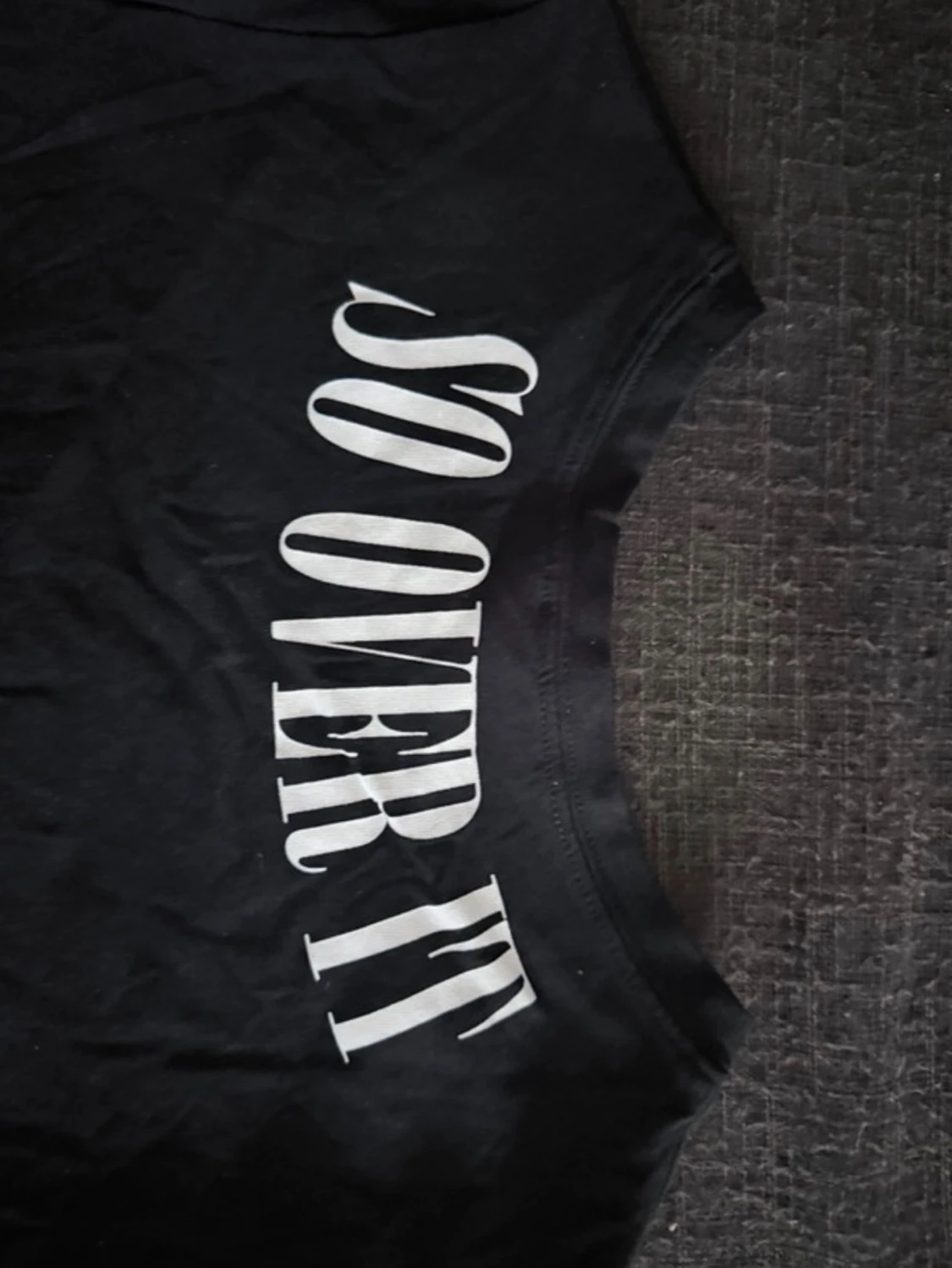 Svart t-shirtklänning med tryck - 3