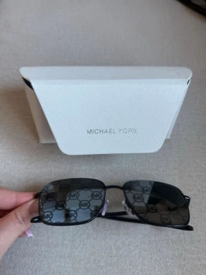  Michael Kors solglasögon - HELT NYA!! 