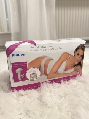 Hårborttagning - Helt ny hårborttagnings maskin med laser! Inköpt för ca 1 år sen, aldrig ens testat den då den bara legat i en hylla och samlat damm. Helt ny! Finns olika munstycken för olika kroppsdelar Samt följer med böcker och laddare till den! Finns fler bilder men gör bara att lägga in 7 stycken här. Så för den som är intresserad kan be om fler bilder om det behövs!💕 ny pris är 5 499kr!! Kan också gå lägre för den som är intresserad 