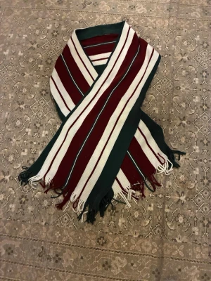 2m scarf no brand Italy vibe - This gives me Italian vibes 
